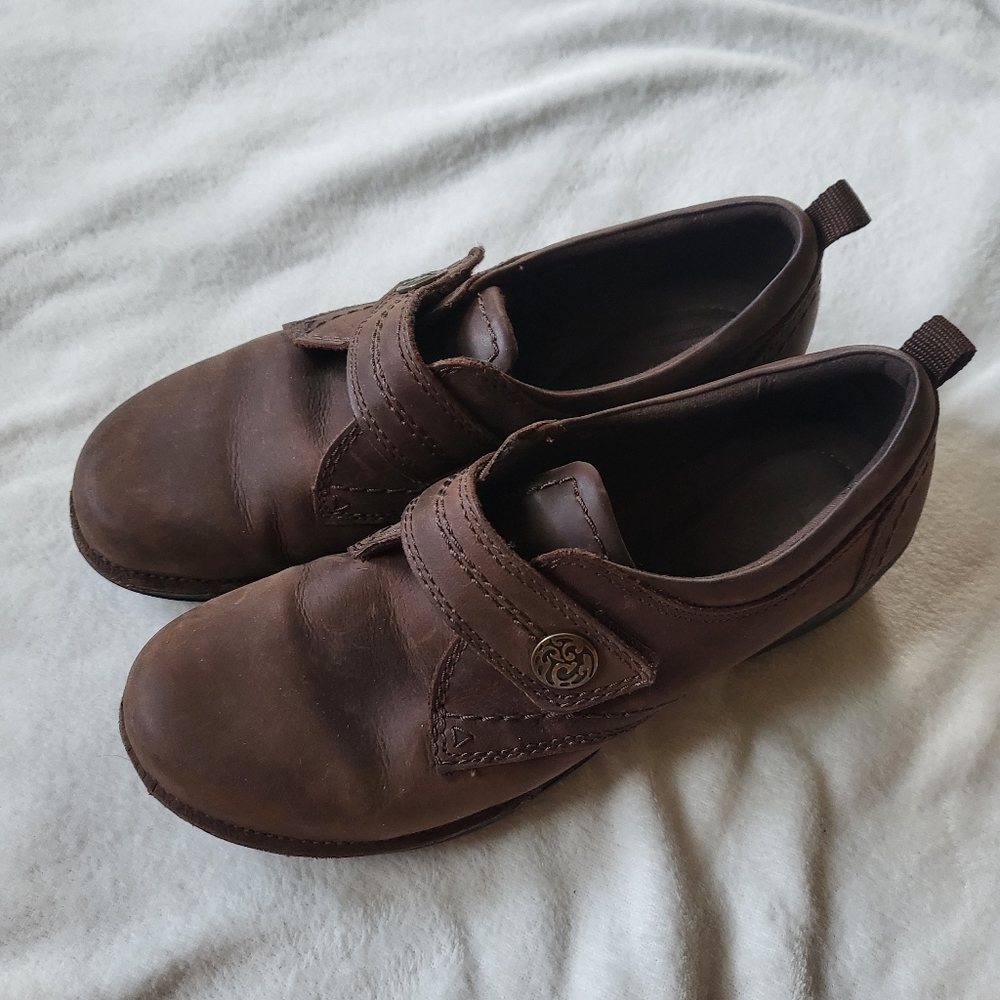 Clarks leather slip on loafers brown women's US 7M